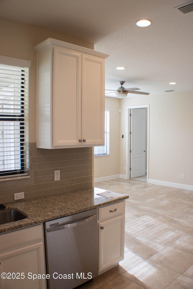 Building Photo - 7518 Bluemink Ln