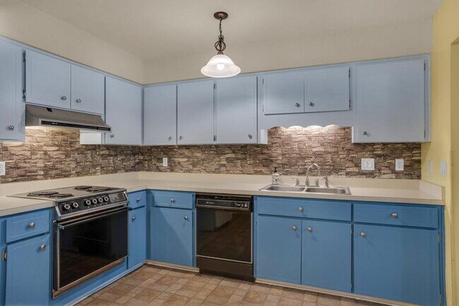 Building Photo - "Charming 3-Bedroom home in Valparaiso wit...
