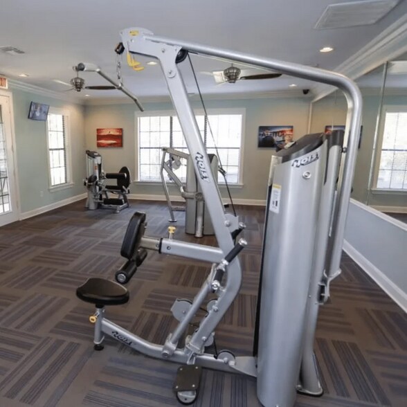 Building Photo - 9835 Fredericksburg Rd