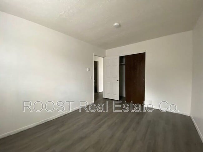 Building Photo - 847-849 E Northern Ave