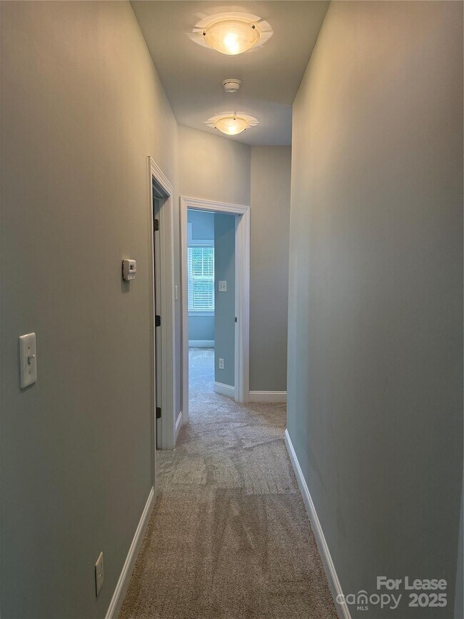 Building Photo - 311 Woodvale Pl