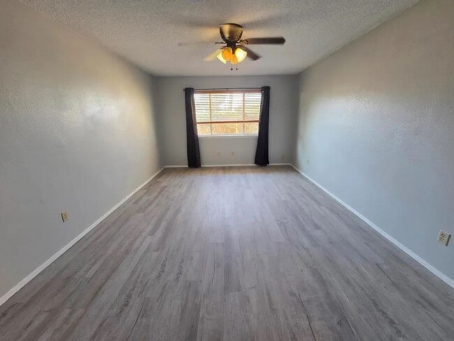 Building Photo - Very well maintained home - 6 Month Lease!!!