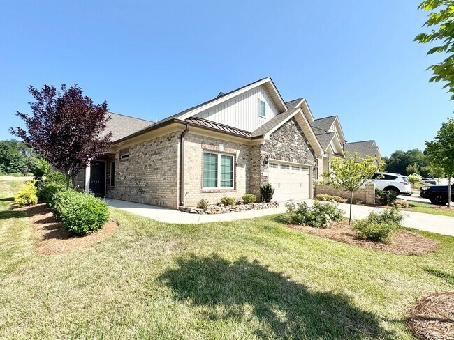 Building Photo - Updated 3 Bedroom High Point Condo with Large Bonus Room!