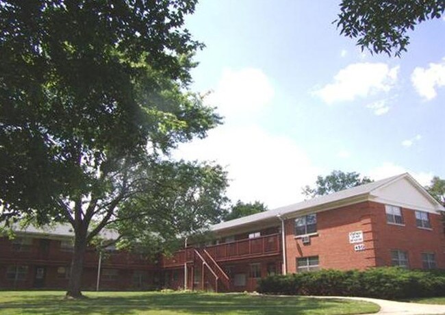 Primary Photo - 450 W Palatine Rd