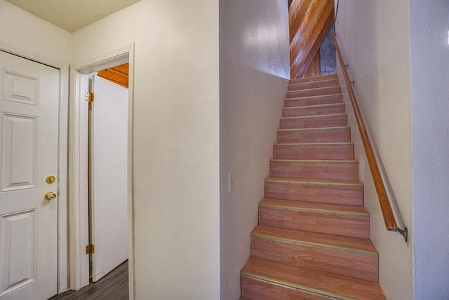 Building Photo - COUNTRY LIVING IN WASHOUGAL