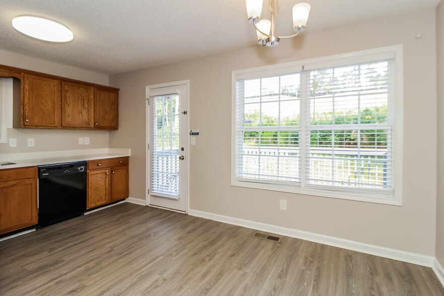 Building Photo - 7336 Westwood Ln