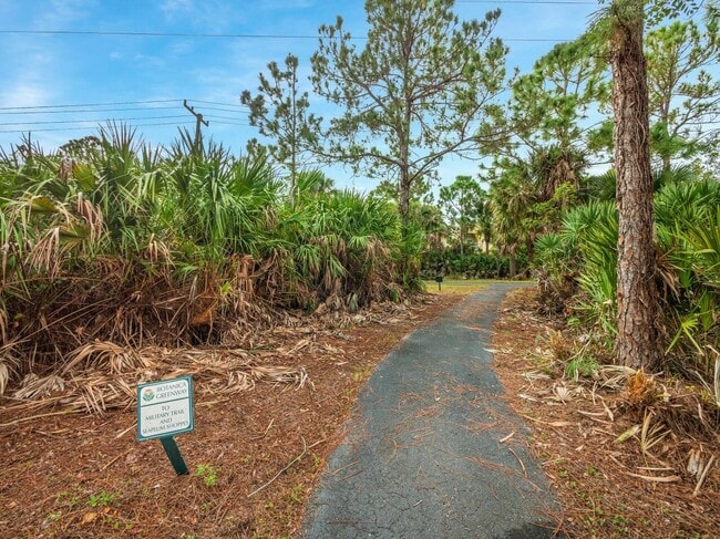 Building Photo - 200 W Bay Cedar Cir
