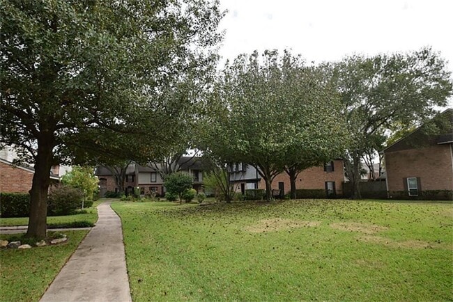 Building Photo - 9323 Westwood Village Dr