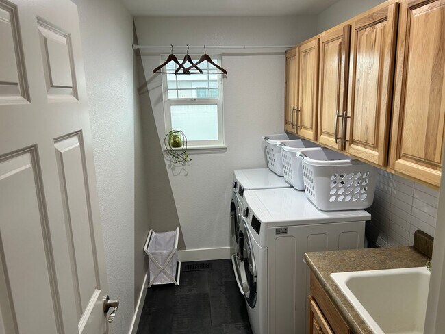 Building Photo - Incredible 4-bedroom Family Home with Fine Finishes and Private Spaces
