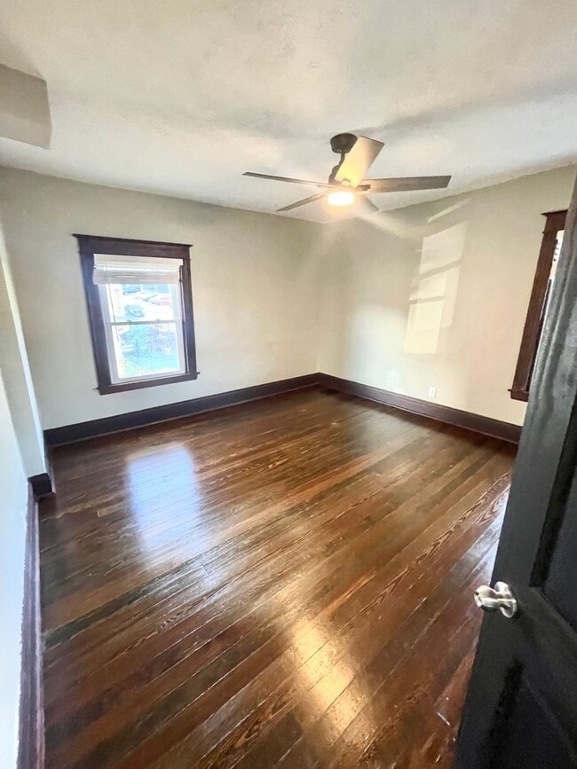 Building Photo - Large historic 6 bedroom 3 bathroom in Blackstone!