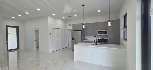 Building Photo - 1631 NE 34th St