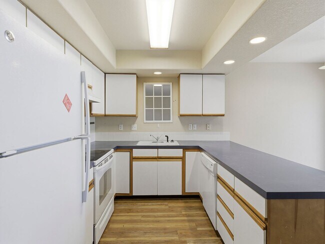Building Photo - Excellent 4-Bedroom Condo in West Fort Collins!