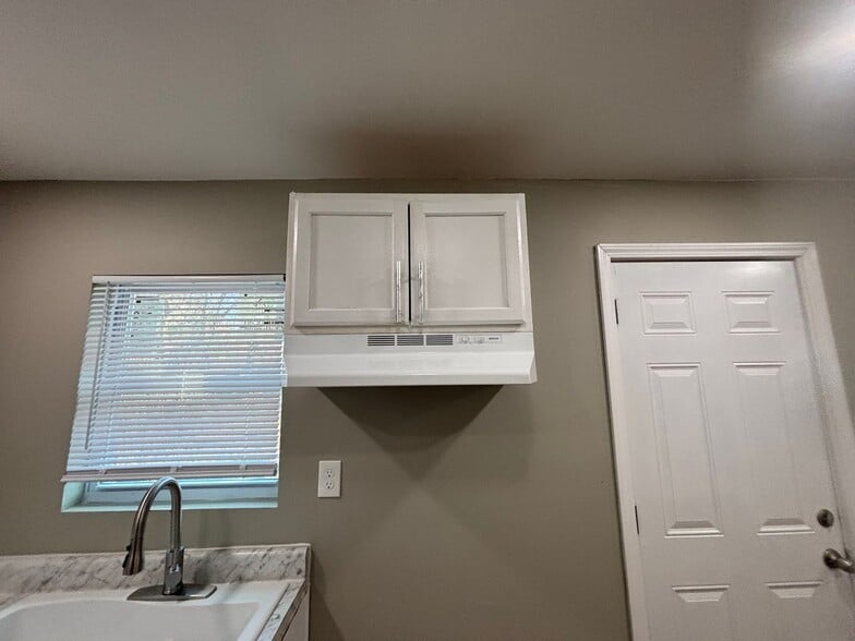 Building Photo - 3546 Debby Dr