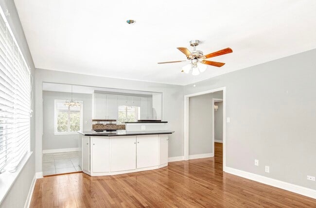 Building Photo - 2327 Dorrington St