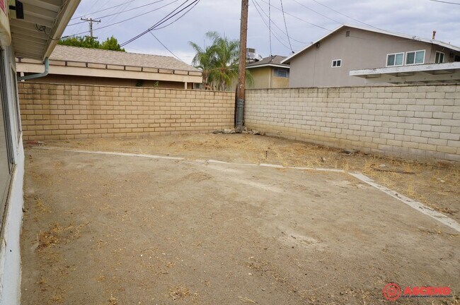 Building Photo - 6201 Hartman Ave