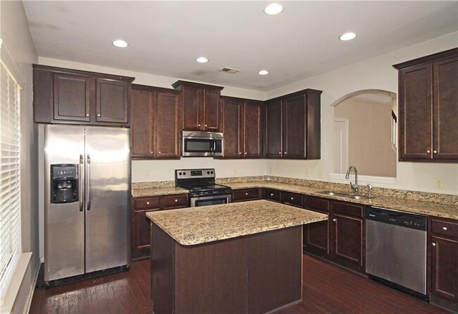 Building Photo - 315 Lakeside Ln