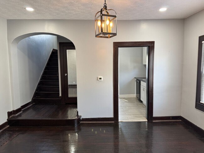 Building Photo - 712 Dequincy St