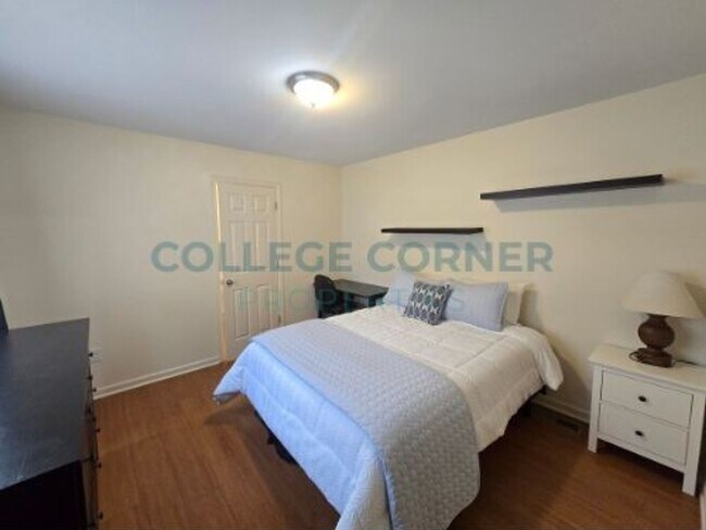 Building Photo - 1048 Ranch Dr