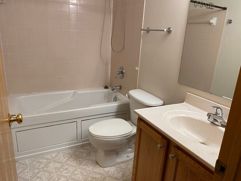 Building Photo - 4941 Petticoat Ct