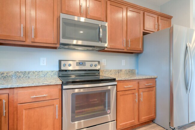 Building Photo - Uptown Village- 3 BR 3.5 Bath Townhome