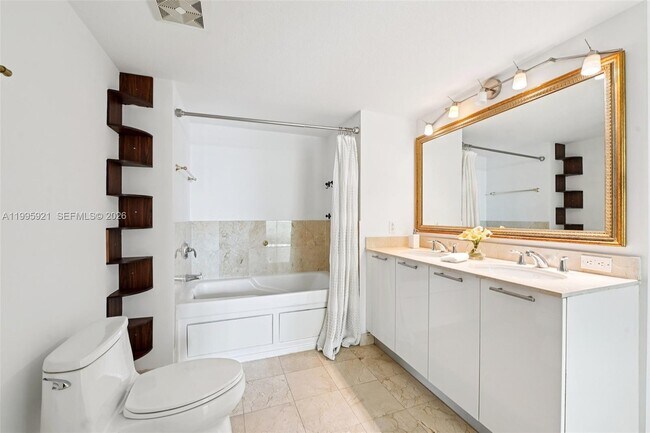 Building Photo - 1800 N Bayshore Dr