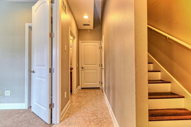 Entrance Hallway - 111 N Albany Ave