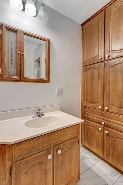 Building Photo - 2423 Pleasant Cir N