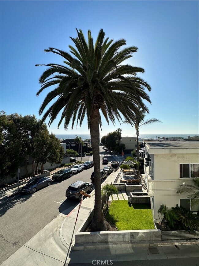 Building Photo - 223 24th St