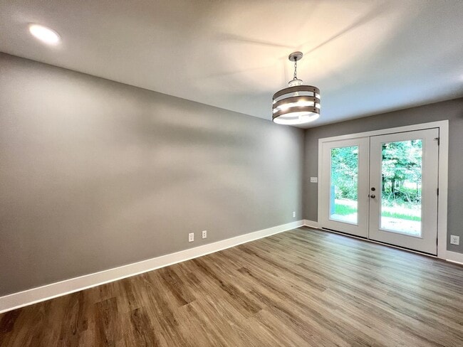 Building Photo - For Lease - Townhome Lebanon