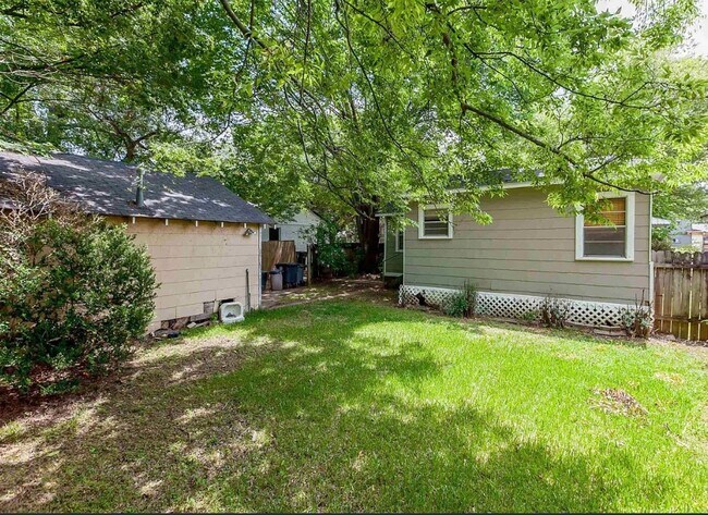 Building Photo - Mid City Beauty for Lease