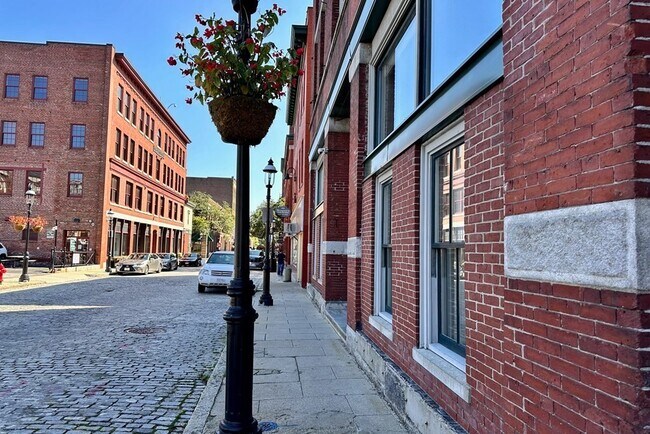 Building Photo - 172 Middle St