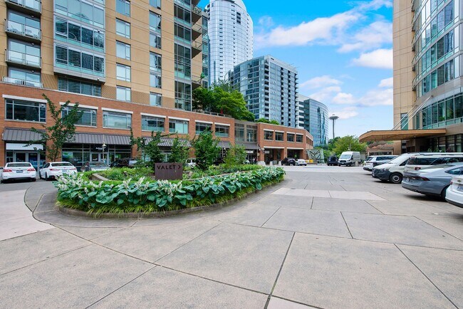 Building Photo - Bright Corner 1Bed/1Bath Condo in the Heart of Downtown Seattle!