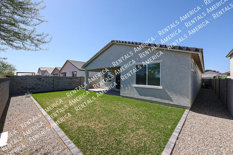 Building Photo - 17817 W Country Club Terrace