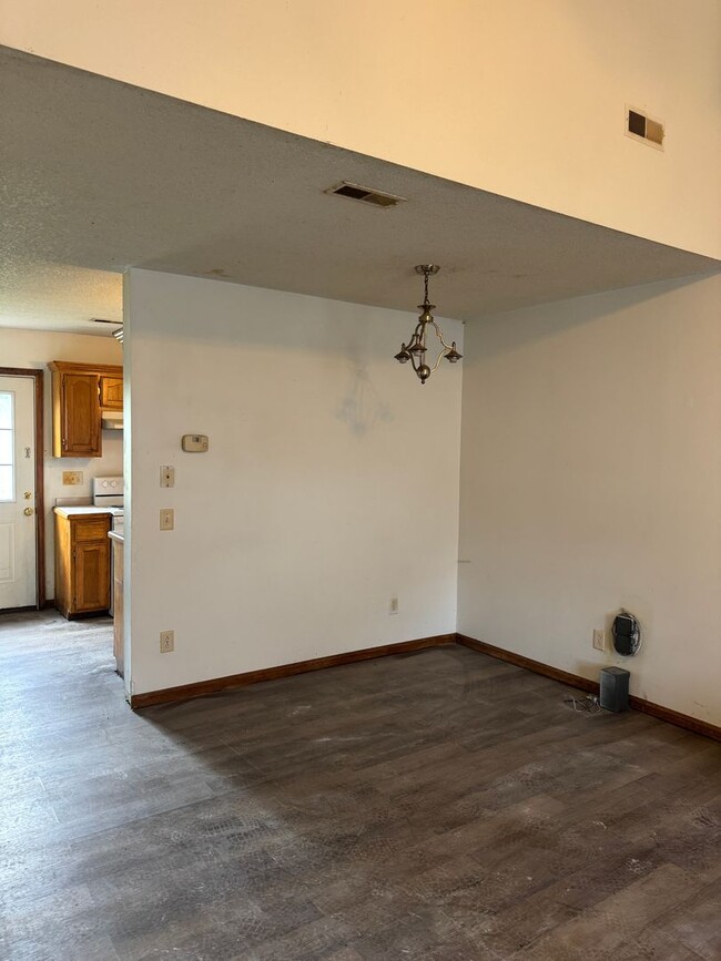 Building Photo - 503 Short Ave