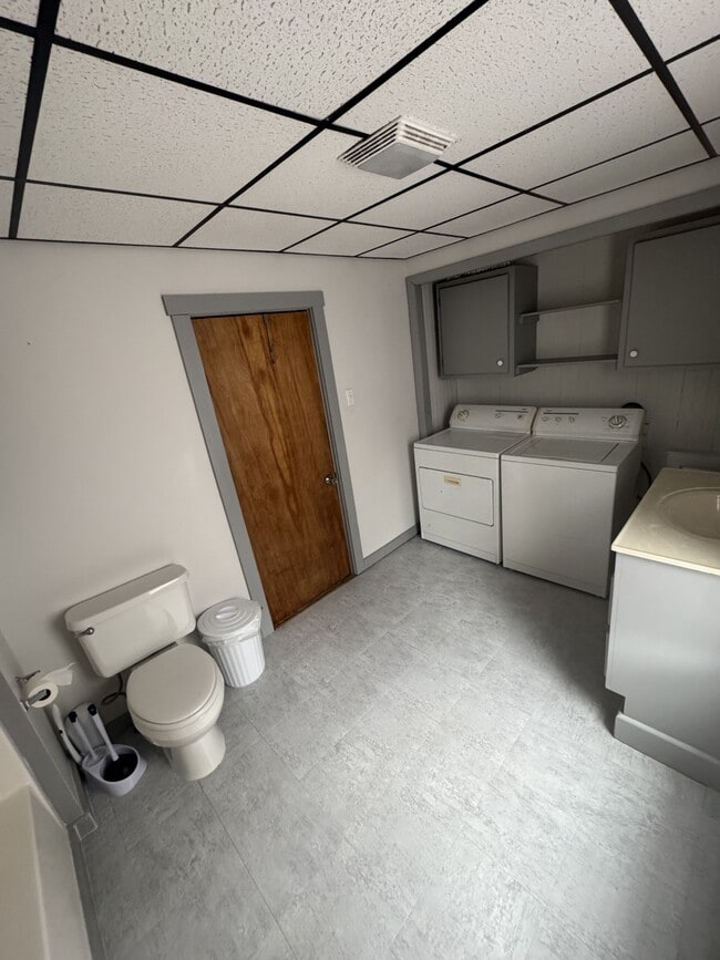 Building Photo - 29 Cedar St