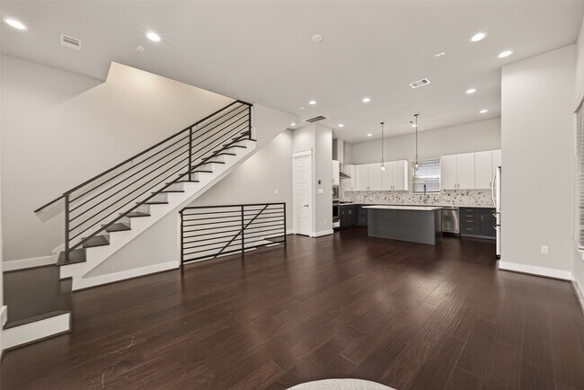 Building Photo - 2114 Engelmohr St