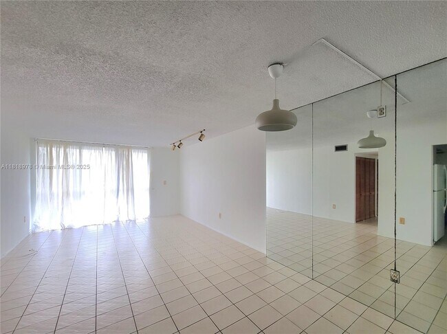 Primary Photo - 2500 NE 135th St