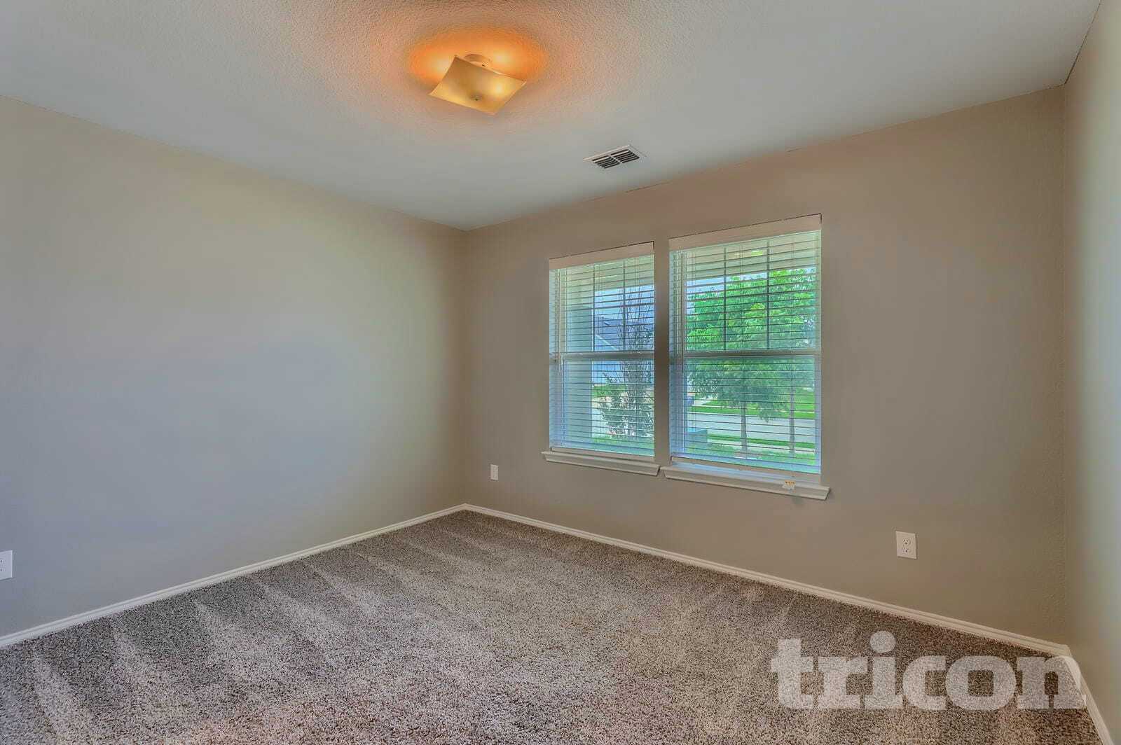 Building Photo - 126 Spring Creek Ln