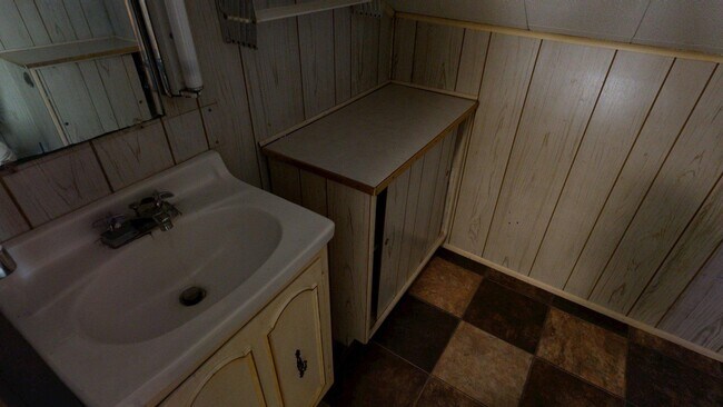 Building Photo - 1537 W William St