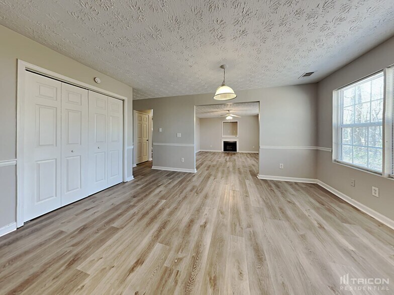 Building Photo - 210 Railside Dr