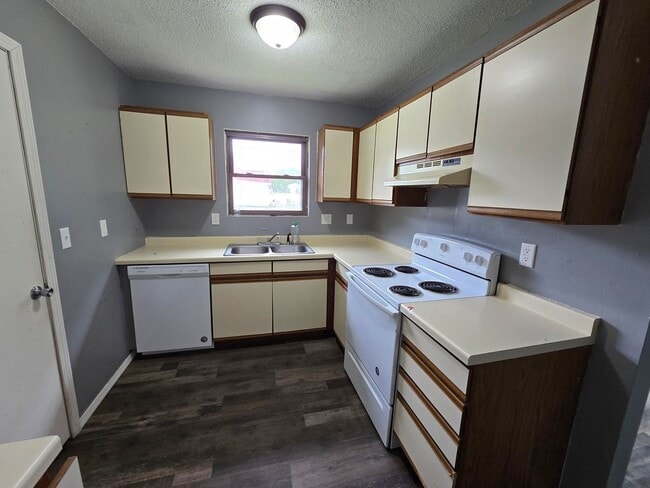 Building Photo - 1201 W White St