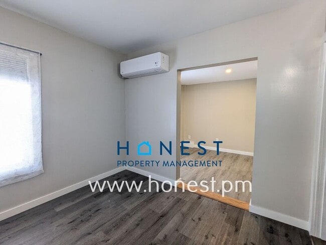 Building Photo - 162 College Ave