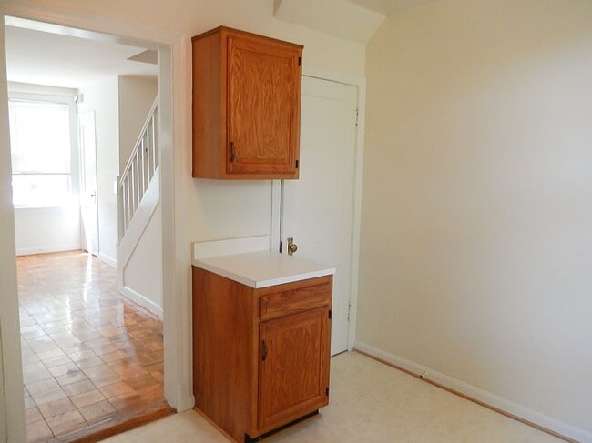 Building Photo - Sun-Filled & Well-Maintained 1 Bed 1 Bath Interior Townhome In Arlington Village