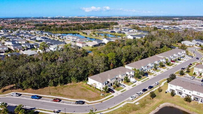 Building Photo - 10525 Oakside Dr