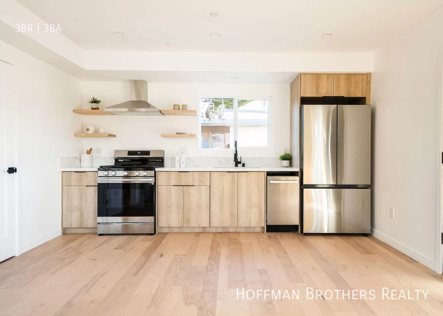 Building Photo - 2681 Roseview Ave