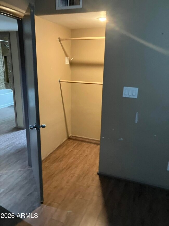 Building Photo - 7613 W Devonshire Ave