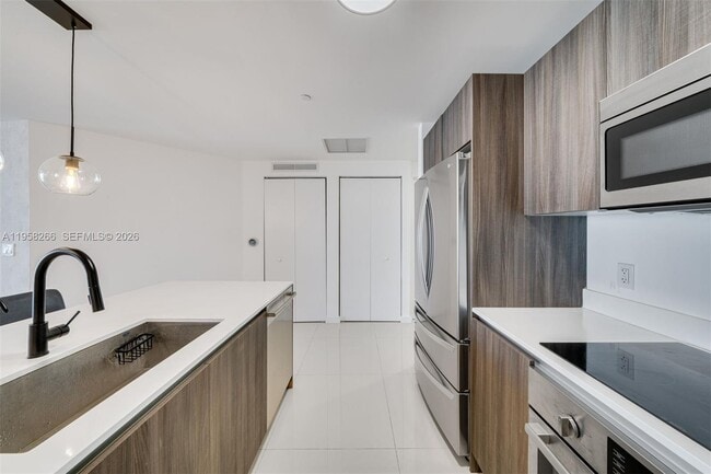 Building Photo - 488 NE 18th St