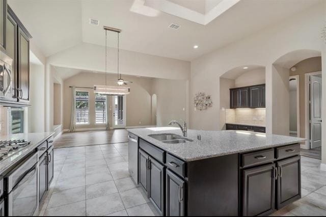 Building Photo - 855 Forest St