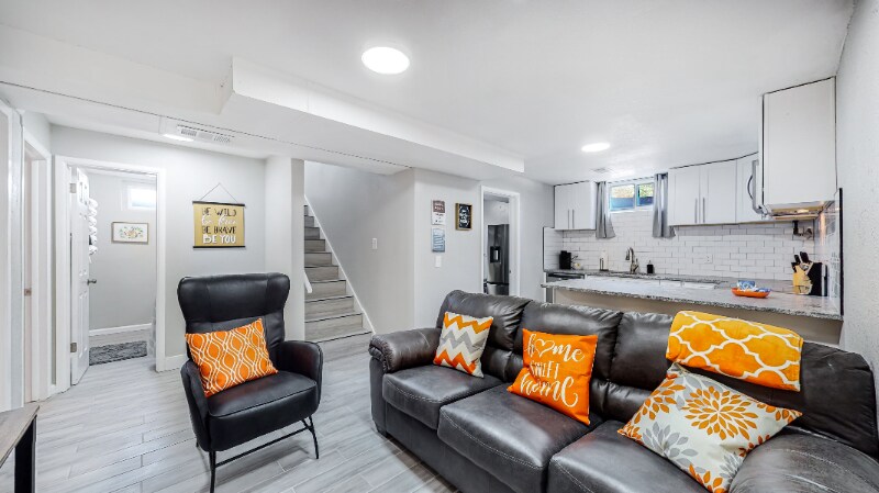 Building Photo - 7020 Avrum Dr