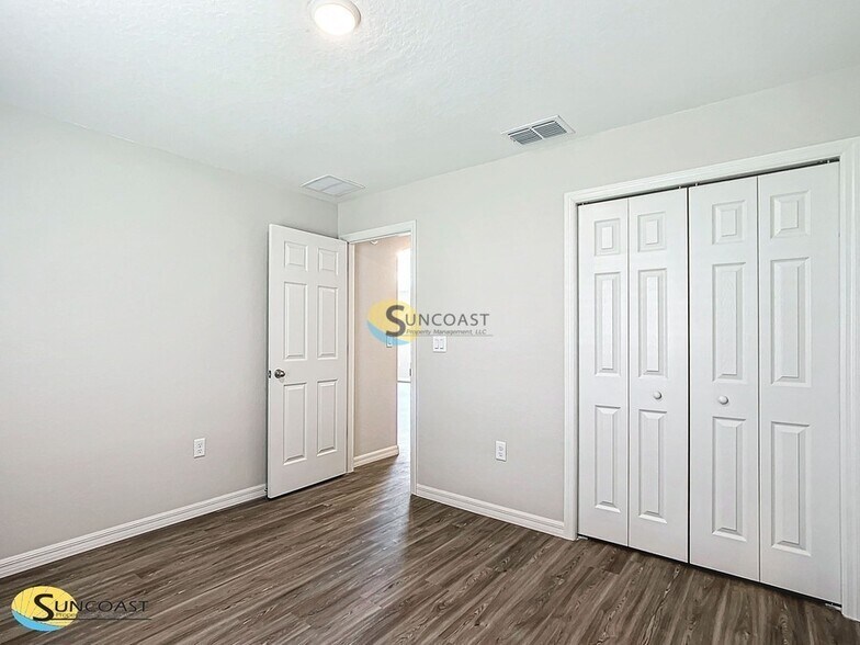 Building Photo - 3367 S Dalton Terrace